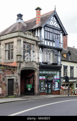 Eines der (28) Die Bilder auf dieser Schießen von High Street beliebte Marken shop Fronten und Geschäftsräume. Zu sehen ist hier Shropshire Archive. Stockfoto