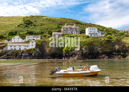 Der Blick vom Hafen in Tintagel, Cornwall, England, Großbritannien Stockfoto