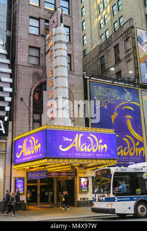 New Amsterdam Theatre Marquee auf der West 42nd Street, New York, USA Stockfoto