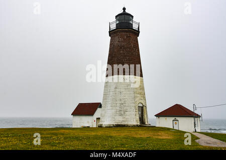 Point Judith Leuchtturm leuchtet eine Warnlampe auf die historisch besetzt und gefährlich der Narragansett Bay in Rhode Island. Stockfoto