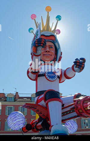 Nizza - 18. Februar: Karneval von Nizza am 18. Februar 2018 in der Französischen Riviera. Dies ist die wichtigste winter Event der Riviera. 2018 Thema ist "König der Stockfoto