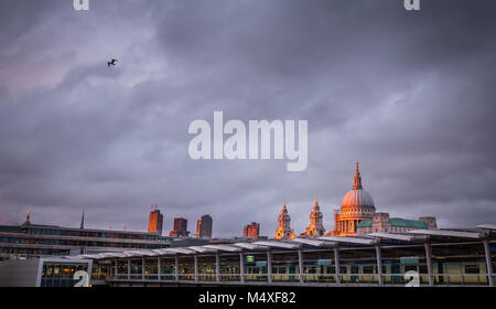 Skyline von London von der Blackfriars Bridge gesehen Stockfoto