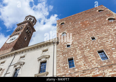 Turm in Verona (Torre Dei Lamberti) Stockfoto