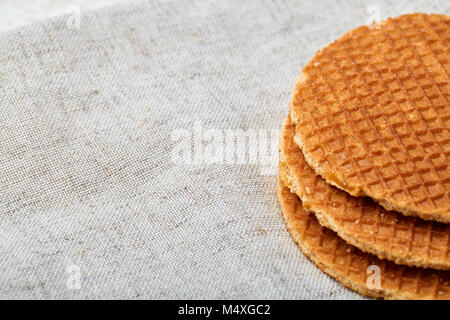 Chocolate Chips cookies isoliert auf hellen Hintergrund, Makro, Nahaufnahme, geringe Tiefenschärfe, selektive konzentrieren. Stockfoto
