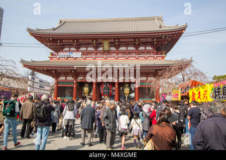 Die geschäftige Sensō-ji-Tempel in Asakusa, Taitō, Tokio, Japan Stockfoto