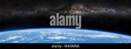 Milchstraße über dem Horizont des Planeten Erde Stockfoto