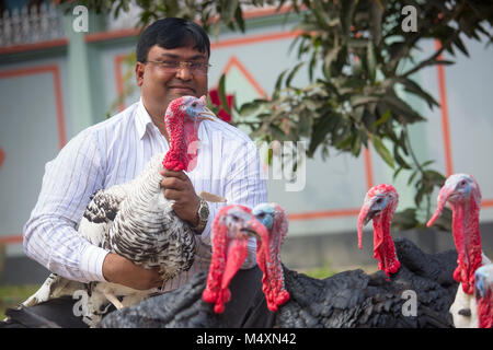 Md. Amir Hossain Sarkar, Inhaber der ersten großen Türkei Bangladesch business Farm" sarker Modarn Türkei Bauernhof" an Ashulia, Korcula, Dhaka, Bangladesch. Stockfoto