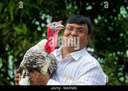 Md. Amir Hossain Sarkar, Inhaber der ersten großen Türkei Bangladesch business Farm" sarker Modarn Türkei Bauernhof" an Ashulia, Korcula, Dhaka, Bangladesch. Stockfoto