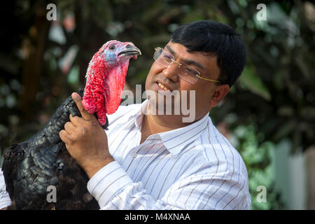 Md. Amir Hossain Sarkar, Inhaber der ersten großen Türkei Bangladesch business Farm" sarker Modarn Türkei Bauernhof" an Ashulia, Korcula, Dhaka, Bangladesch. Stockfoto