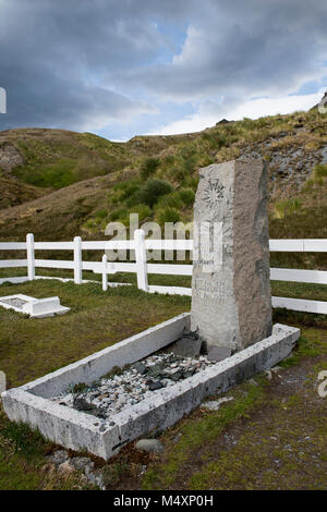 Britisches Territorium, Südgeorgien, Grytviken. Grytviken Friedhof, ursprünglich aus dem 19. Jahrhundert Eichmeister Grabstätte. Stockfoto