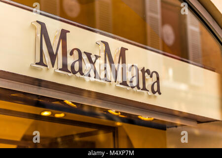RAVENNA, Italien - 15. FEBRUAR 2018: MAXMARA Logo unterzeichnen. Italienische Mode business MAXMARA ist das Verkaufen der Produkte in über 90 Ländern Stockfoto