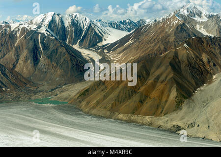 Eis fließt in den Kaskawulsh Glacier im Kluane National Park Reserve, Yukon, Kanada Stockfoto