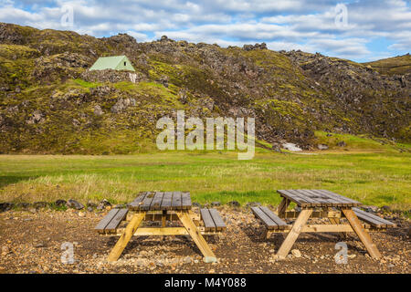 Holz- Picknick-tische in Landmannalaugar Stockfoto