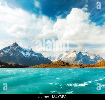 Pehoe See und Los Cuernos (Hörner) im Torres del Paine Nationalpark, Chile. Stockfoto