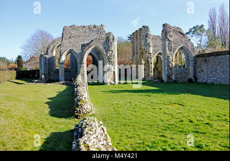 Ein Blick auf die Ruinen der Abteikirche der hl. Maria an der North Creake, Norfolk, England, Vereinigtes Königreich, Europa. Stockfoto