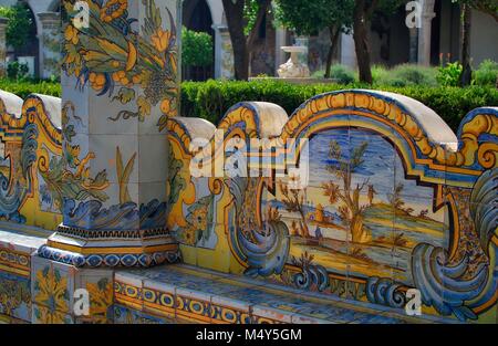 Chiostro maiolicato, Santa Chiara, Napoli Stockfoto