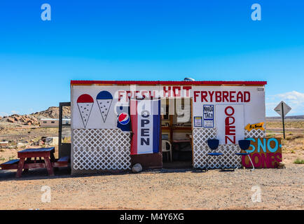 Navajo Indianer heiße braten Brot shack an Vier Ecken Denkmal. Stockfoto