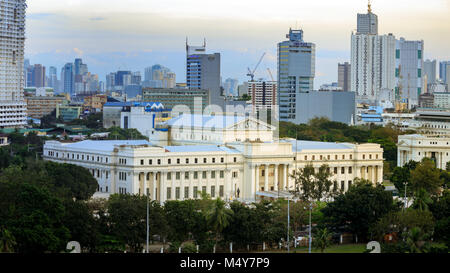 Manila, Philippinen - Feb 17, 2018: National Museum der Bildenden Künste der Philippinen Gebäude bei Sonnenuntergang, Intramuros, Manila, Philippinen Stockfoto