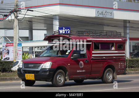 CHIANG MAI, THAILAND - 16. JANUAR 2018: Orange mini Lkw taxi Chiangmai, Service zwischen Stadt und Phrao Bezirk Prempracha Unternehmen. Stockfoto