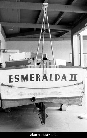 Zustand des historischen Boot angezeigt im BESUCHERZENTRUM Terrasse. ESMERALDA II 13727 GRCA. 10. JULI 1984 Grand Canyon Nat Park historische Fluss Foto. Stockfoto