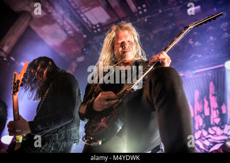 Norwegen, Oslo - Februar 1, 2018. Die schwedische Melodic Death Metal Band Arch Enemy führt ein Live Konzert auf Rockfeller in Oslo. Hier Gitarristen Jeff Loomis (R) und Michael Amott (L) werden live auf der Bühne gesehen. (Foto: Gonzales Foto - Terje Dokken). Stockfoto