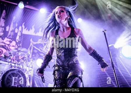 Norwegen, Oslo - Februar 1, 2018. Die schwedische Melodic Death Metal Band Arch Enemy führt ein Live Konzert auf Rockfeller in Oslo. Hier Sänger Alissa White-Gluz wird gesehen, live auf der Bühne. (Foto: Gonzales Foto - Terje Dokken). Stockfoto