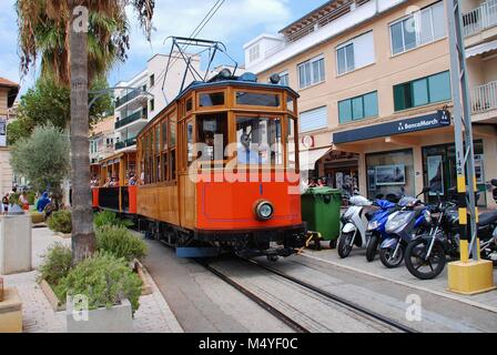 Die vintage Straßenbahnlinie in Port de Soller auf der spanischen Insel Mallorca. Die 4.8km Linie von Soller nach Port de Soller, eröffnet im Jahr 1913. Stockfoto