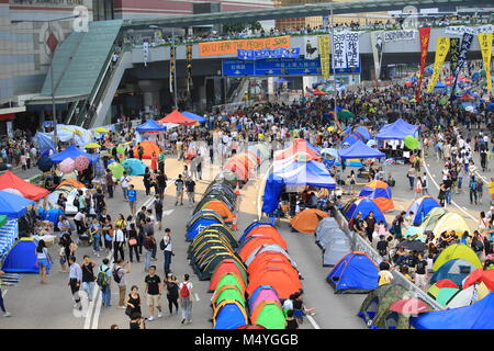 Hongkong, 13.Oktober: Leute die Zelte für lange Zeit Besetzung in der Admiralität am 13. Oktober 2014. die Menschen noch in besetzen Protest bestehen während der Regenschirm Revolution Stockfoto