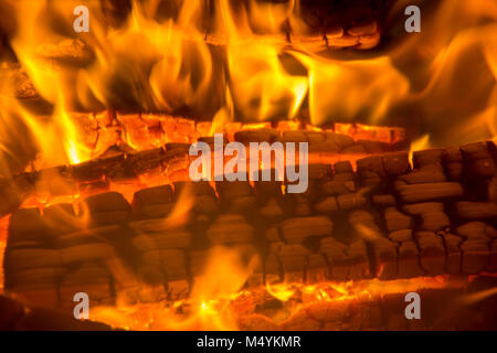 Glühend heiße Glut Stockfoto, Bild: 65851667 - Alamy