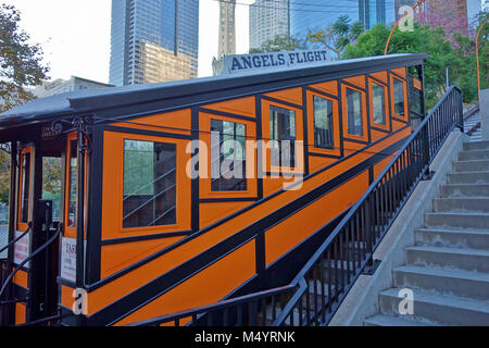 Blick auf die Engel Flug, ein Wahrzeichen schmalspurige Standseilbahn im Bunker Hill in der Innenstadt von Los Angeles, Kalifornien. Stockfoto