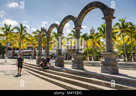 Die Arcos del Malecón (Malecon Bögen) Skulptur, ein Symbol der Stadt, war ursprünglich eine koloniale Hazienda in Guadalajara gebracht. Stockfoto