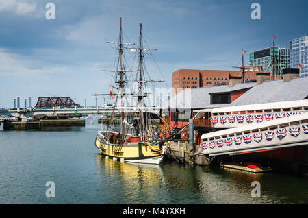 Boston, MA Anziehung erklärt Geschichte der Boston Tea Party, die politischen Protest durch die Söhne der Freiheit in Boston, Massachusetts, am 16. Dezember 1773 Stockfoto