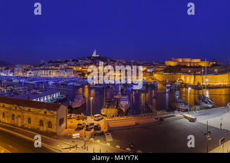 Der alte Hafen und die Basilika Notre Dame - Marseille Frankreich Stockfoto