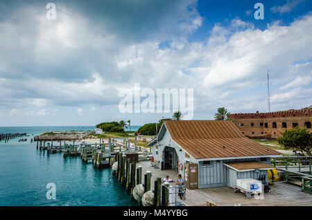 Dock und Park Office am Fort Jefferson in Dry Tortugas National Park in den Florida Keys. Stockfoto
