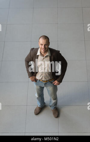 Draufsicht der positiven erfolgreicher Geschäftsmann Stockfoto