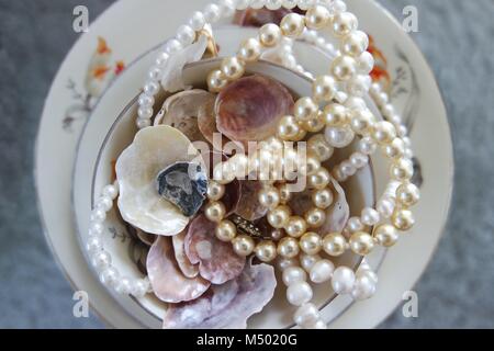 Perlen und Muscheln Stockfoto