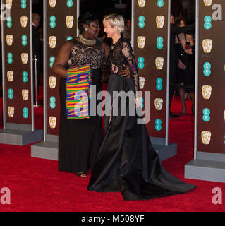 London, Großbritannien. 18. Februar, 2018. Andrea Riseborough & Phyll Opoku-Gyimah besucht die EE British Academy Film Awards (BAFTA) in der Royal Albert Hall am 18. Februar 2018 in London, England. Credit: Gary Mitchell, GMP-Media/Alamy leben Nachrichten Stockfoto