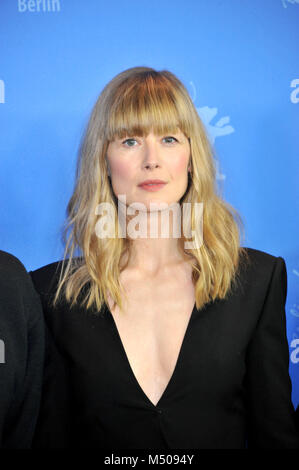 Berlin, Deutschland. 19 Feb, 2018. 68Th Berlin International Film Festival. Festival Internazionale del Cinema di Berlino 2018. Photocall Film "7 Tage in Entebbe". Im Bild: Rosamund Pike Credit: Unabhängige Fotoagentur/Alamy leben Nachrichten Stockfoto