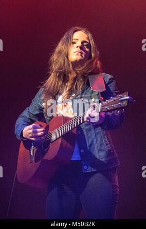 Glasgow, UK. 19 Feb, 2018. Englische singer Georgie führt auf der Bühne des alten Fruitmarket in Glasgow, Schottland. Credit: Roberto Ricciuti/Alamy leben Nachrichten Stockfoto