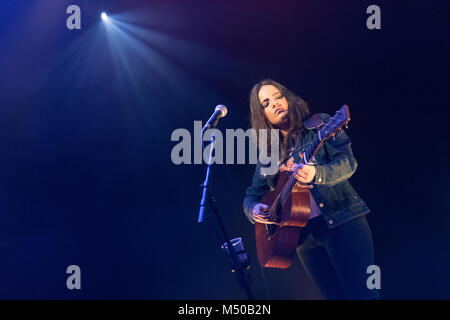 Glasgow, UK. 19 Feb, 2018. Englische singer Georgie führt auf der Bühne des alten Fruitmarket in Glasgow, Schottland. Credit: Roberto Ricciuti/Alamy leben Nachrichten Stockfoto