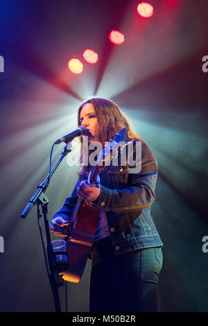 Glasgow, UK. 19 Feb, 2018. Englische singer Georgie führt auf der Bühne des alten Fruitmarket in Glasgow, Schottland. Credit: Roberto Ricciuti/Alamy leben Nachrichten Stockfoto