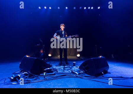 Glasgow, UK. 19 Feb, 2018. Englischer Sänger Max Raabe führt auf der Bühne des alten Fruitmarket in Glasgow, Schottland. Credit: Roberto Ricciuti/Alamy leben Nachrichten Stockfoto