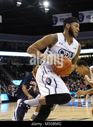 Februar 15, 2018 - Old Dominion Monarchen guard B.J. Stith (3) Erhält eine Erholung während der UTSA Roadrunners vs Old Dominion Monarchen Spiel an Ted Konstante Zentrum in Norfolk, Virginia. Alte Herrschaft beat UTSA Aufzeichnung 100-62. Jen Hadsell/CSM Stockfoto