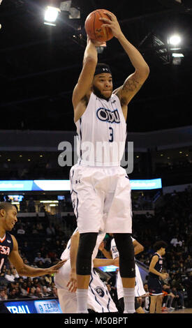 Februar 15, 2018 - Old Dominion Monarchen guard B.J. Stith (3) Erhält eine Erholung während der UTSA Roadrunners vs Old Dominion Monarchen Spiel an Ted Konstante Zentrum in Norfolk, Virginia. Alte Herrschaft beat UTSA Aufzeichnung 100-62. Jen Hadsell/CSM Stockfoto