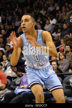 Februar 17, 2018 - Old Dominion Monarchen guard Marquis Godwin (0) sieht für die Kugel während der Utep Miners vs Old Dominion Monarchen Spiel an Ted Konstante Zentrum in Norfolk, Virginia. Alte Herrschaft beat UTSA 82-33. Jen Hadsell/CSM Stockfoto