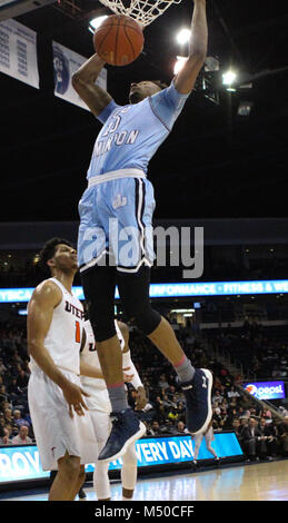 Februar 17, 2018 - Old Dominion Monarchen guard Xavier Grün (10) taucht der Kugel während der Utep Miners vs Old Dominion Monarchen Spiel an Ted Konstante Zentrum in Norfolk, Virginia. Alte Herrschaft beat UTSA 82-33. Jen Hadsell/CSM Stockfoto