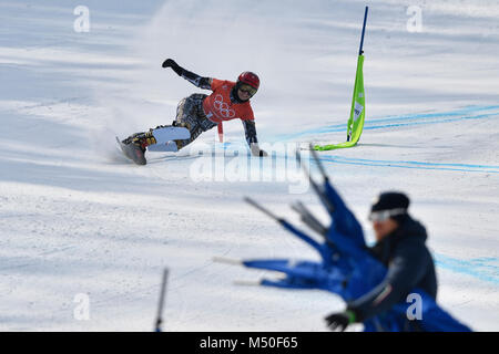 Pyeongchang, Koreas. 20 Feb, 2018. Tschechische snowboarder Ester Ledecka in Aktion während des Trainings der parallel Riesenslalom im Rahmen der Olympischen Winterspiele 2018 in Pyeongchang, Südkorea, 20. Februar 2018. Quelle: Michal Kamaryt/CTK Photo/Alamy leben Nachrichten Stockfoto