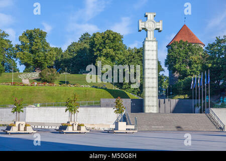 Platz der Freiheit ist ein plaza am südlichen Ende der Altstadt Tallinns und Unabhängigkeit Krieg Siegessäule Stockfoto