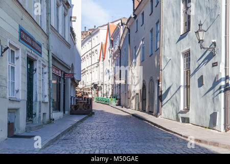 Am frühen Morgen auf dem dunkri Straße, Blick vom Rathausplatz, Tallinn Stockfoto