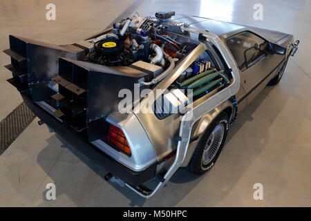 Eine Replik De Lorean Zeitmaschine aus Zurück in die Zukunft auf der Ultra Con Veranstaltung im Yorkshire Event Center in Harrogate Stockfoto